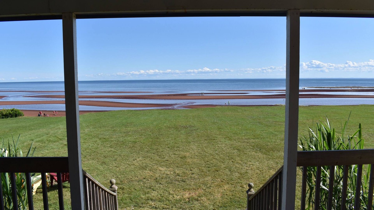 Canoe Cove Cottage | PEI oceanfront cottage within 25 minutes of Charlottetown and golfing
