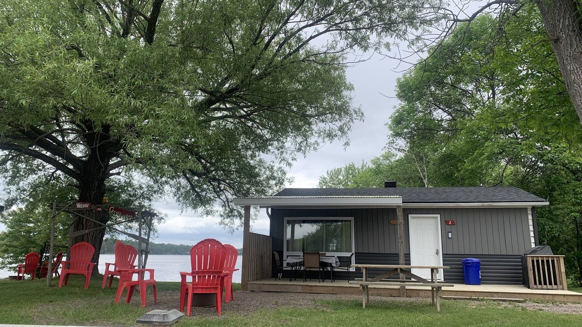 Lavigne Cottage | Pelican #8 Graceland Cottages