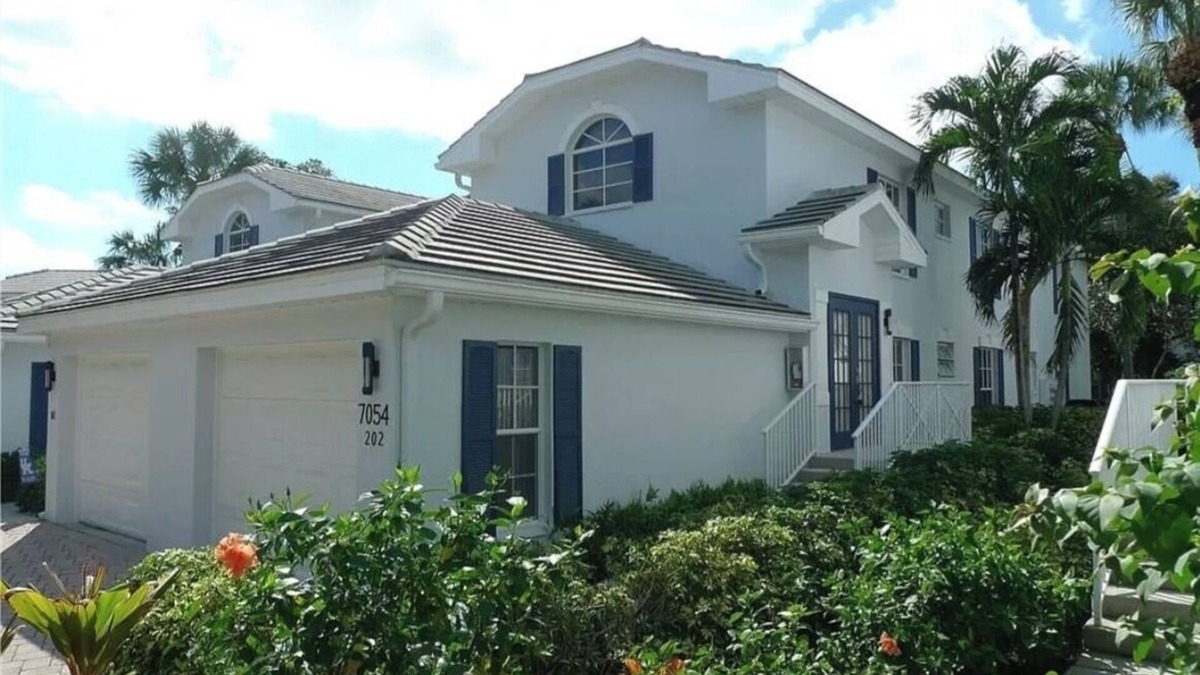 Pelican Bay Condo | Pelican Bay 3-bedroom condo in lovely Naples with AC, WiFi pool beach amenities