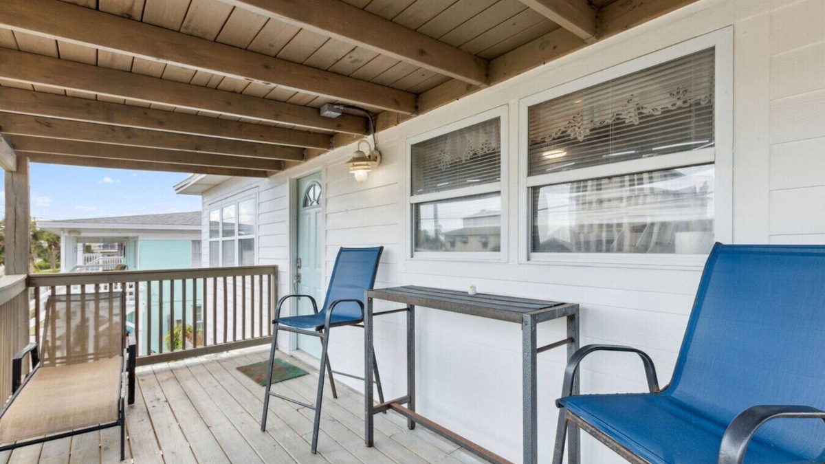 Fernandina Beach Cottage | Pelican: Easy access, spacious beach cottage steps to ocean with large private yard