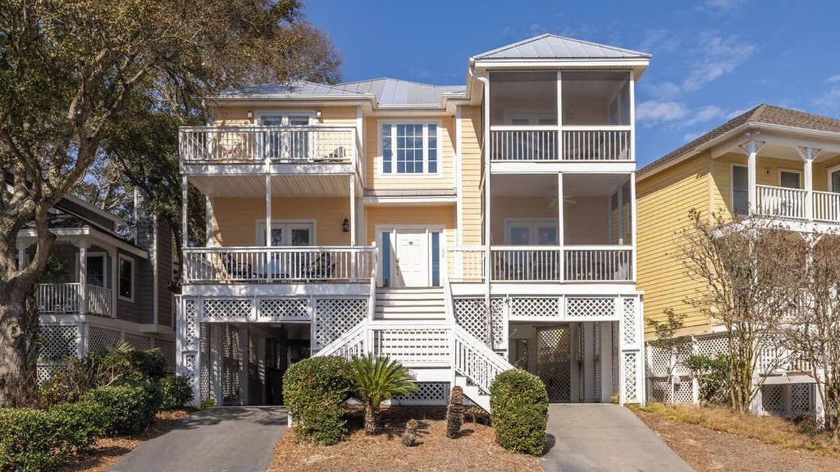 Pelican Bay House | Pelican Reach Wild Dunes one block to the beach with pool access with golf cart