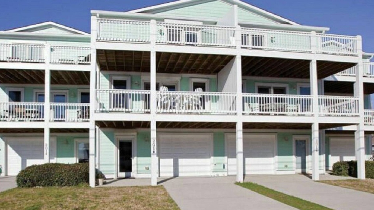 Kure Beach Condo | Pelican's Retreat - Just Steps to Beach, Pier, Dining, Parks