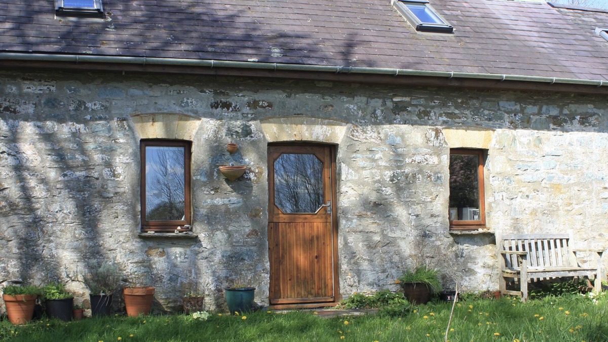 Crymych Cottage | Pembrokeshire cottage at foot of the Preselis.