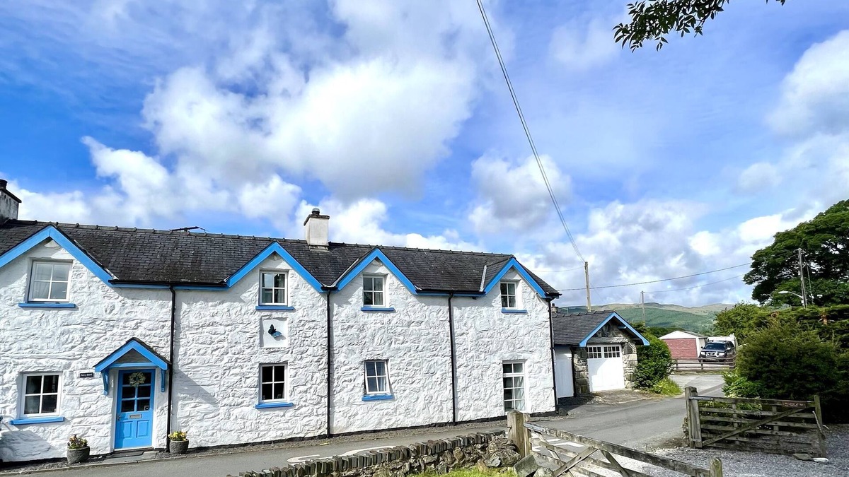 Llanuwchllyn House | Pen- y -Bont Cottage - a luxurious holiday home in Snowdonia National Park