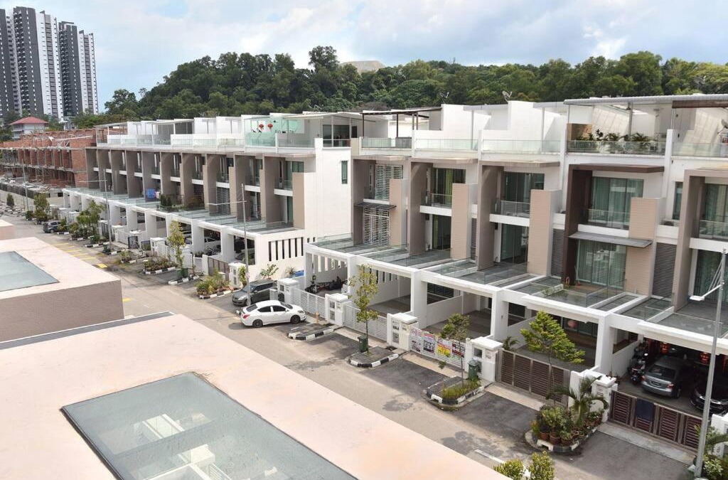 Gelugor House | Penang 3 storey Homestay W/KTV 15Pax