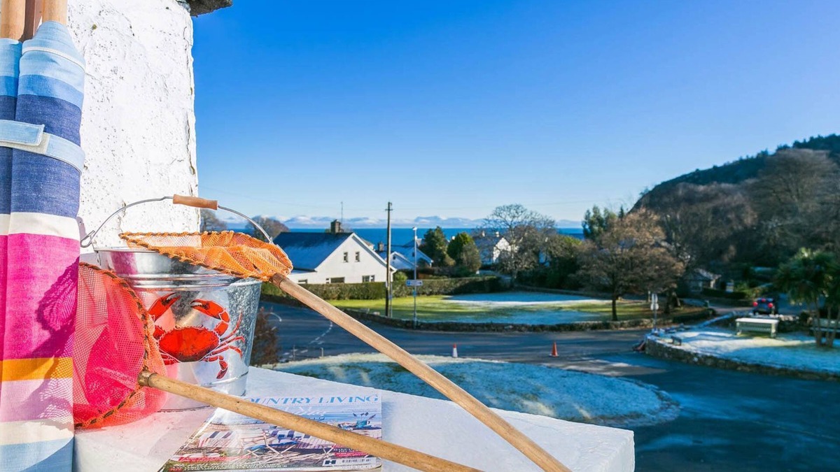 Llanbedrog Cottage | Pencoed - a coastal that sleeps 5 guests in 3 bedrooms