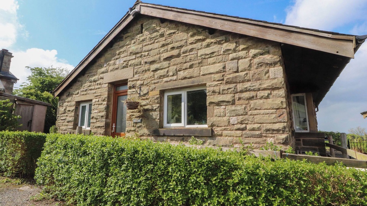 Fence Cottage | PENDLESIDE, pet friendly, character holiday cottage in Downham