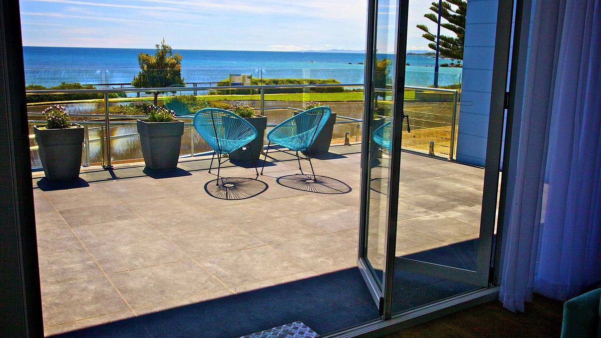 Penguin Apartment | Penguin Beachfront Apartments