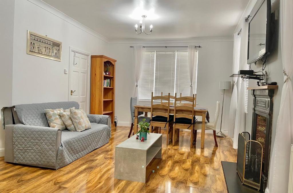 Uxbridge North Apartment | Penny Lein Apartments