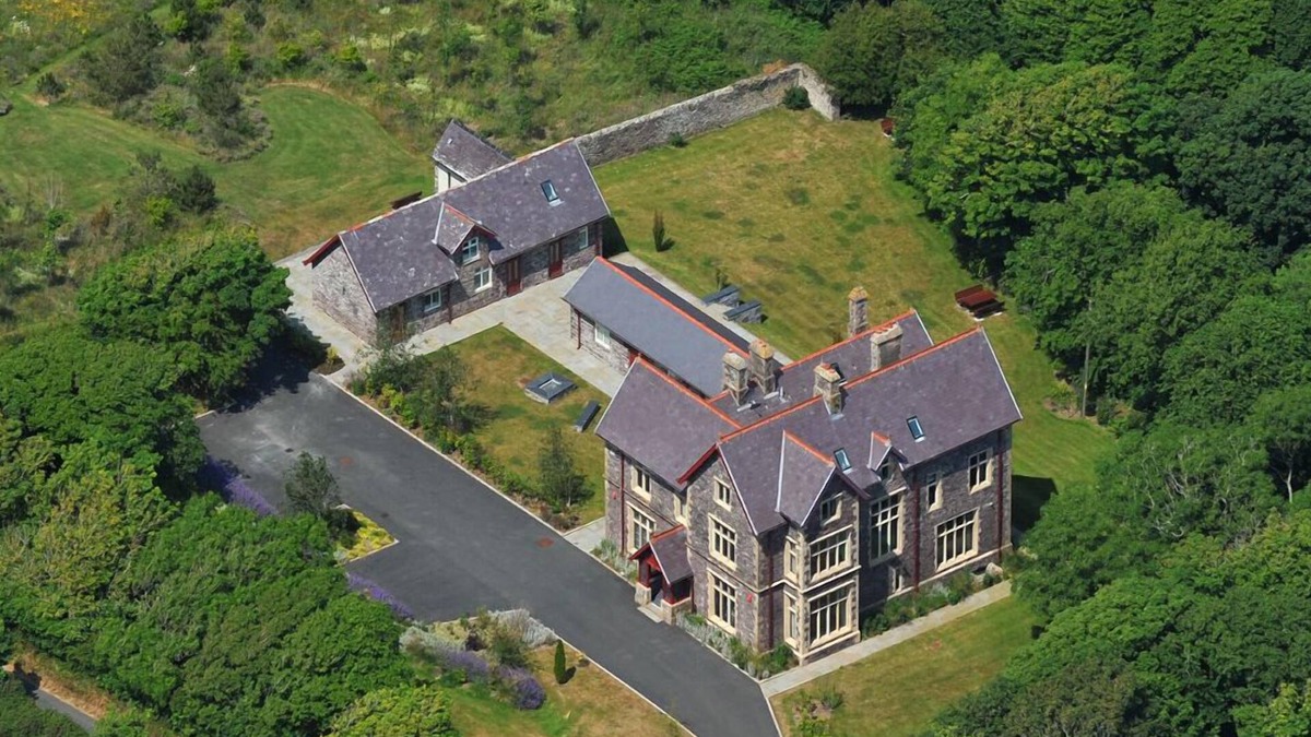 St Davids Cottage | Penrhiw Priory, Holiday Cottage St Davids, Sleeps 16, 8 bedrooms, bathrooms