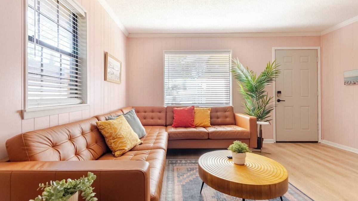 Southeast Pensacola Cottage | Pensacola Cottage - King Bed - Mins. from Beaches & Downtown - Pet Friendly
