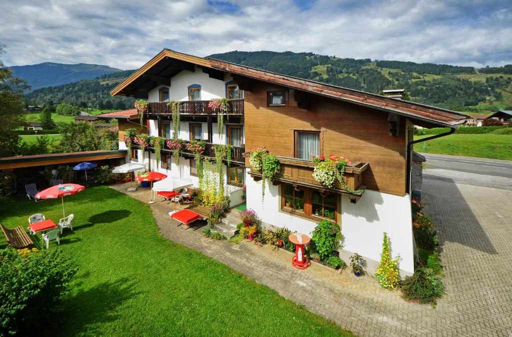 Saalfelden am Steinernen Meer House | Pension Erlhof