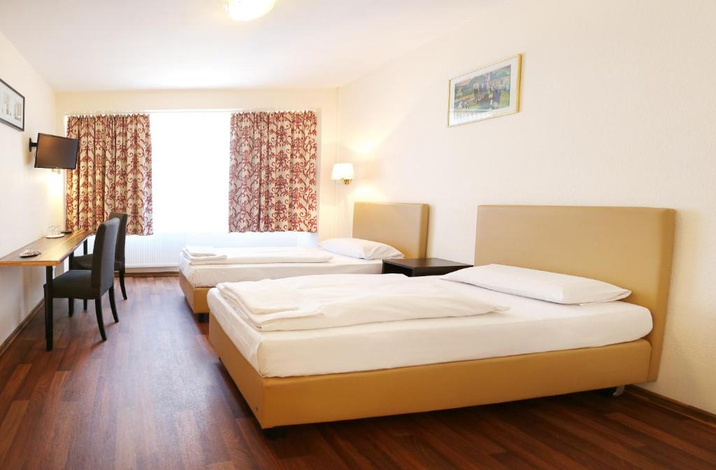 Gutleutviertel House | Pension Alpha