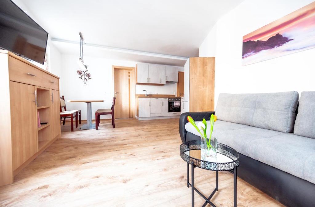 Hallein Apartment | Pension-Cafe-Konditorei Mikl