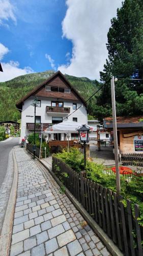 Mallnitz House | Pension Edlinger