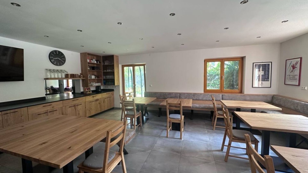 Leogang Bed & Breakfast | Pension Haus Tirol - family room, shower, WC, 2 bedrooms
