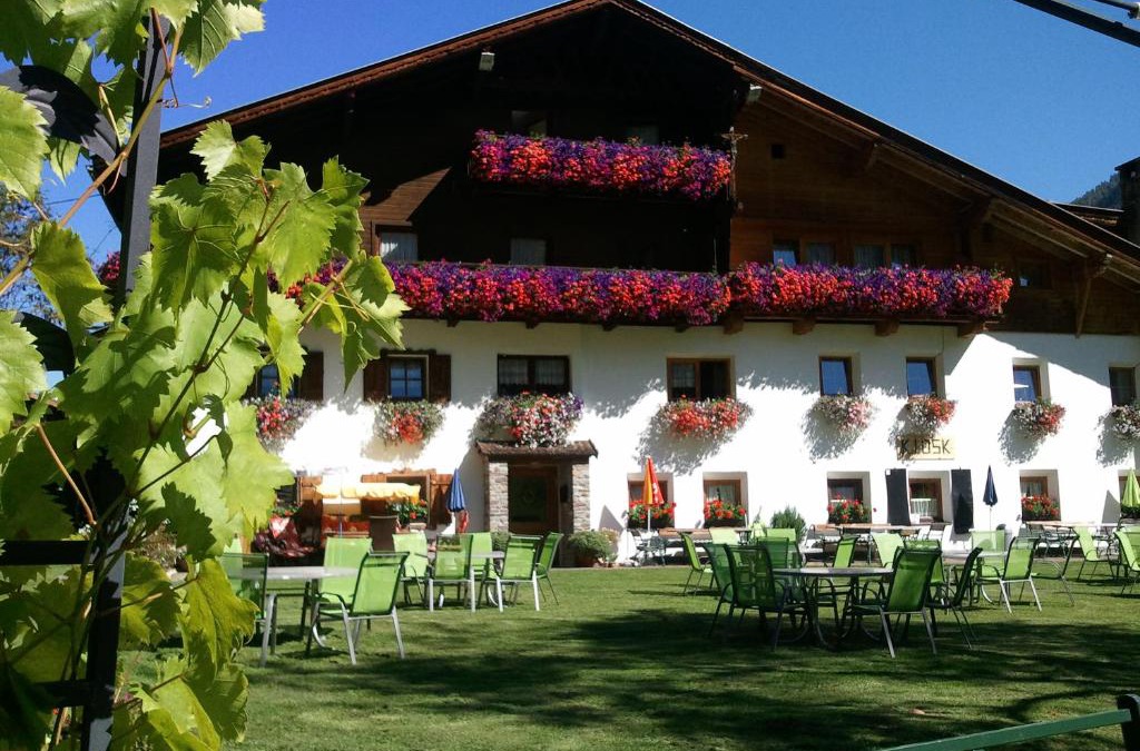 Neustift Im Stubaital House | Pension Holzknechthof am See