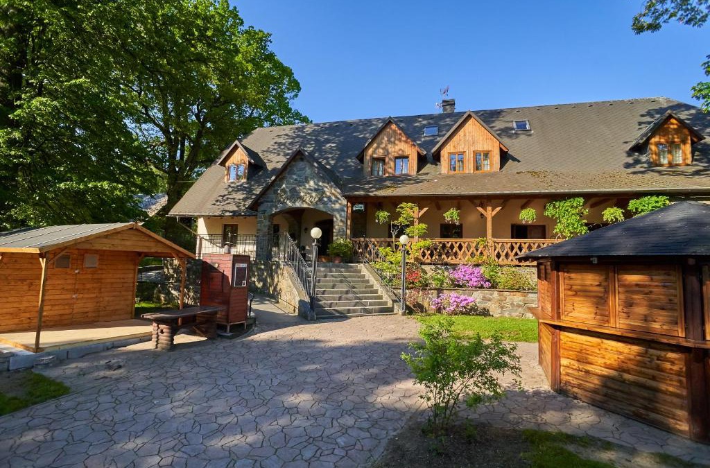 Lipova-Lazne House | Pension Restaurant Bobrovník