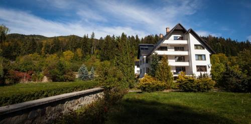 Garcina House | Pensiunea Almas