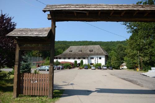 Bascov House | Pensiunea Valea Ursului