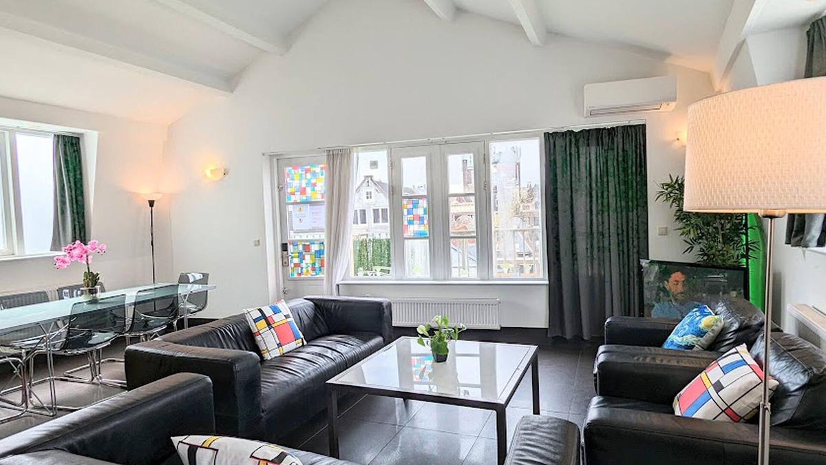 Amsterdam City Centre House | Penthouse Apartment with Balcony in Amsterdam Center