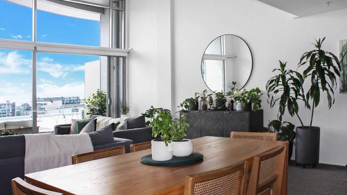 Te Aro Apartment | Penthouse Apartment with balcony and Fire-pit