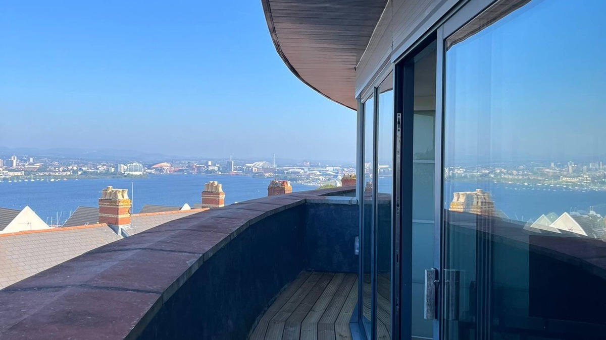 Penarth Apartment | Penthouse apartment overlooking Cardiff City & Bay