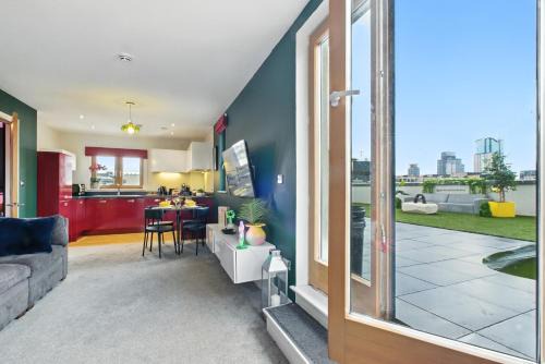 The Westside Apartment | Penthouse Botanica- Wyndale Signature Stays