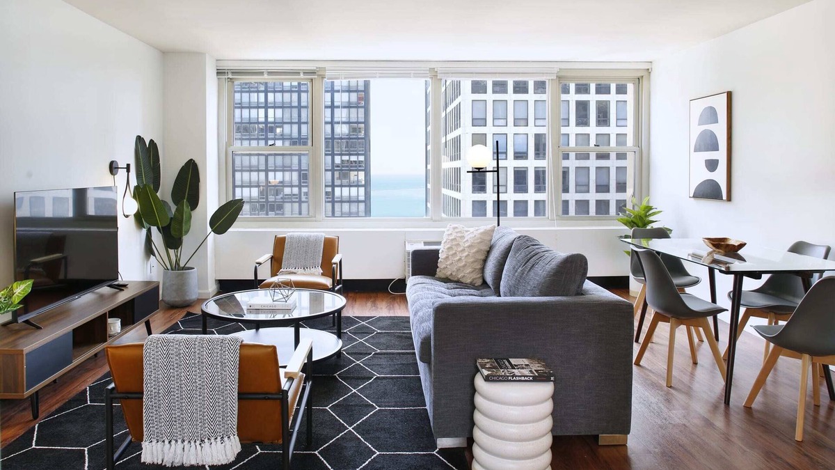 Streeterville Apartment | Penthouse Corner 3BR in Streeterville | Roof Deck