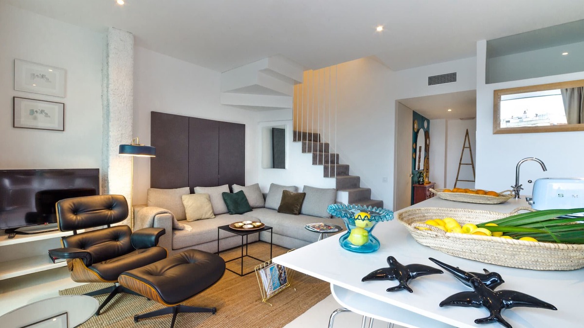 Sant Antoni Apartment | Penthouse Duplex with private terrace close to Ramblas! Daily cleaning!