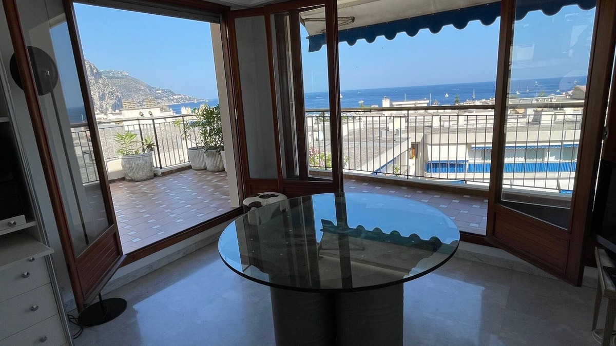 Beaulieu-sur-Mer Apartment | Penthouse for 2, top location, sea view, parking, elevator, air conditioning.