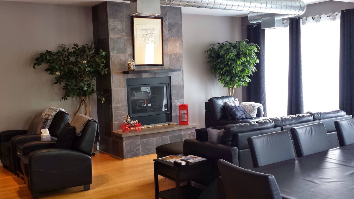 Shorewood-Tower Hills-Harbert Condo | Penthouse for Two! Enjoy the Fall! Relax. Hot tub - Steam Shower - Fireplace.