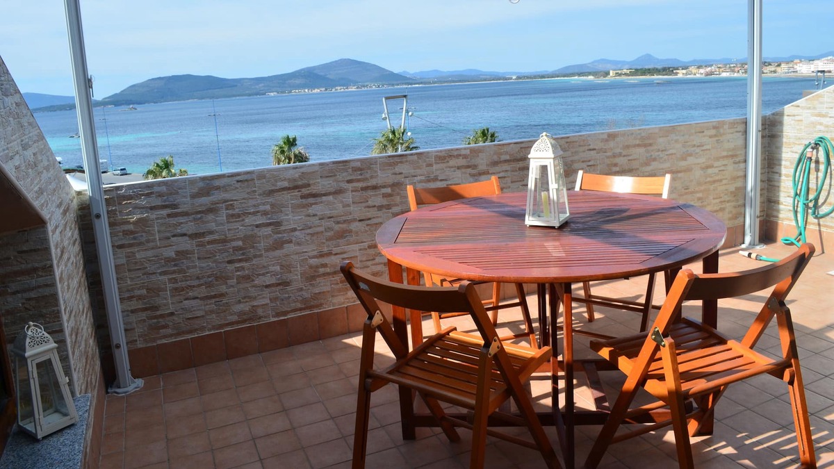 Pivarada Apartment | Penthouse Garibaldi facing the sea with Wi-Fi and satellite channels