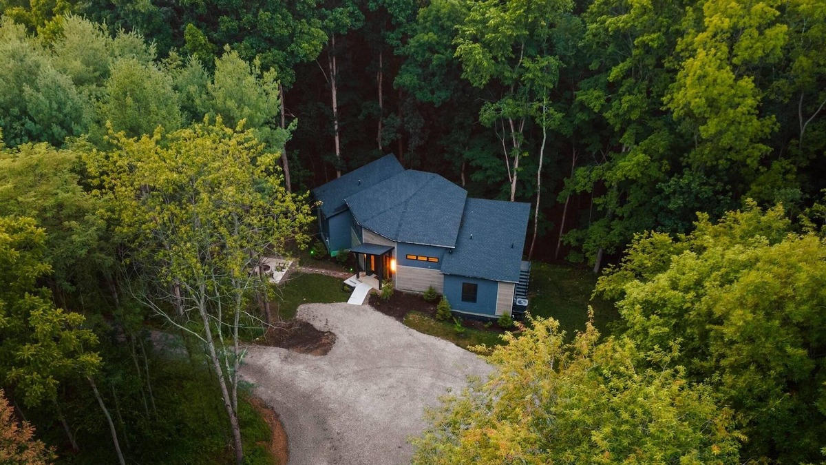 Laurelville Cabin | Penthouse in the Trees : 15 minutes to Hocking Hills State Park : Stunning Views