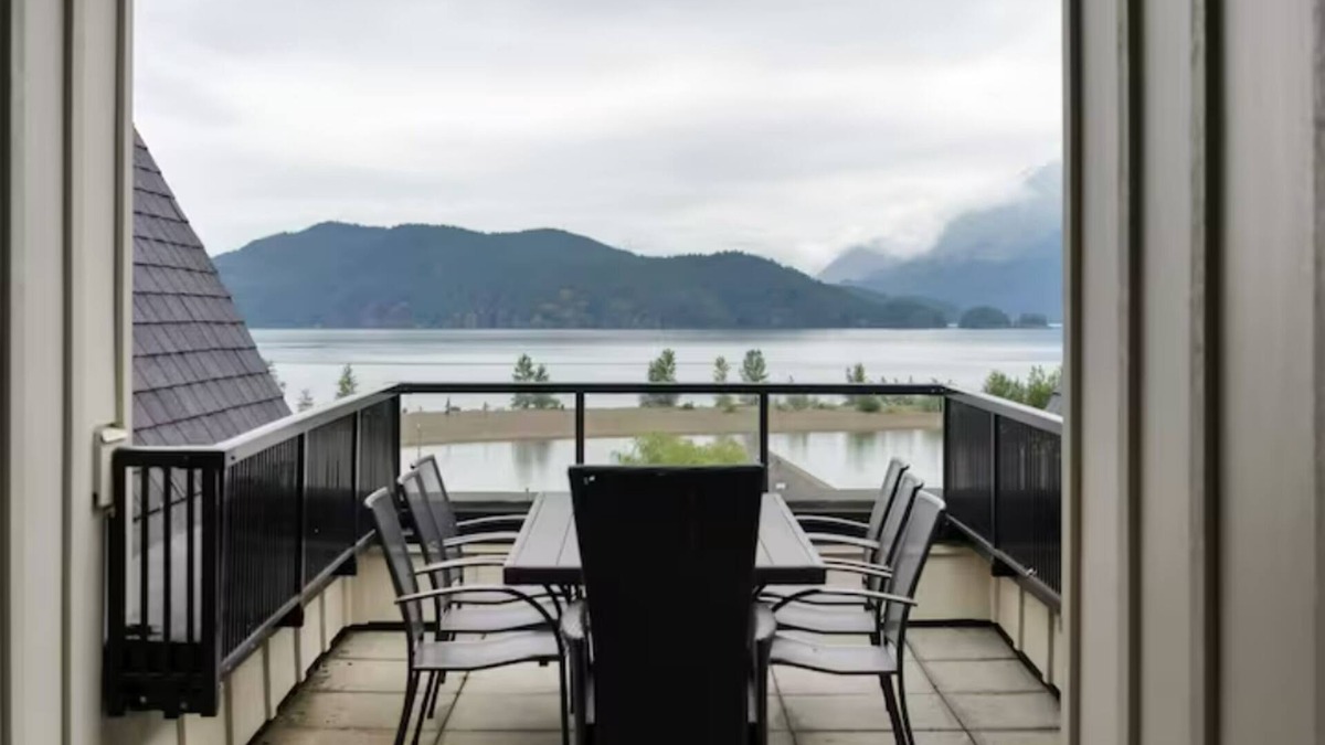 Hope Apartment | Penthouse Lake Home 3BR Amazing View