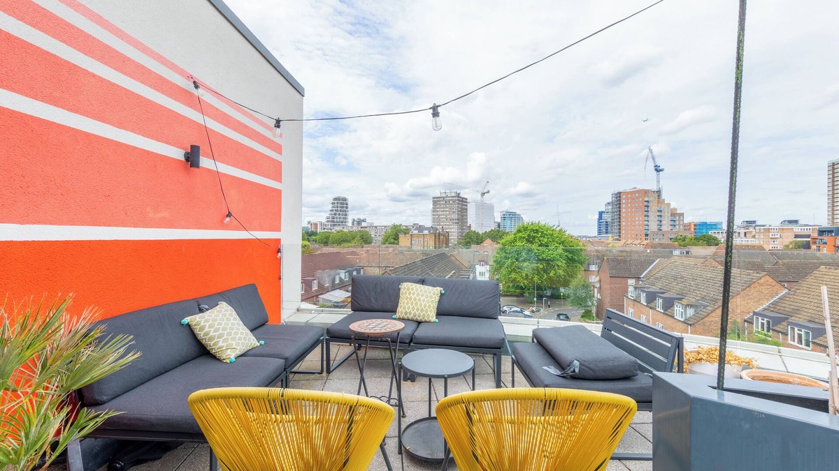 Latchmere Apartment | Penthouse Large Private Balcony Battersea