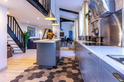 Le Suquet Apartment | PENTHOUSE Loft 5MIN PALAIS DES FESTIVALS AND BEACH terrace view on castle