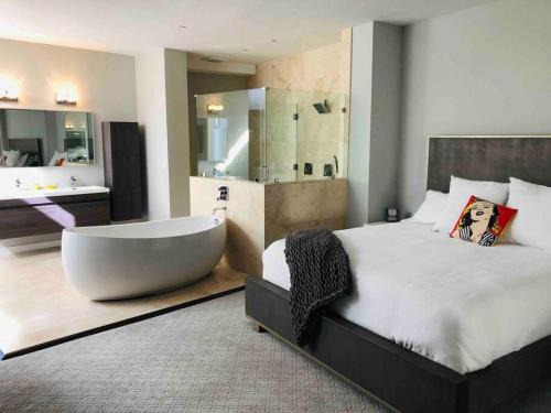 Norma Triangle Apartment | Penthouse Luxury, DTLA views, live-work walk to everything!