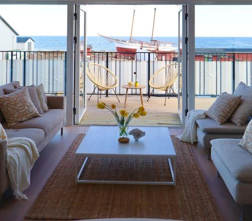 Skillinge House | Penthouse over the harbour