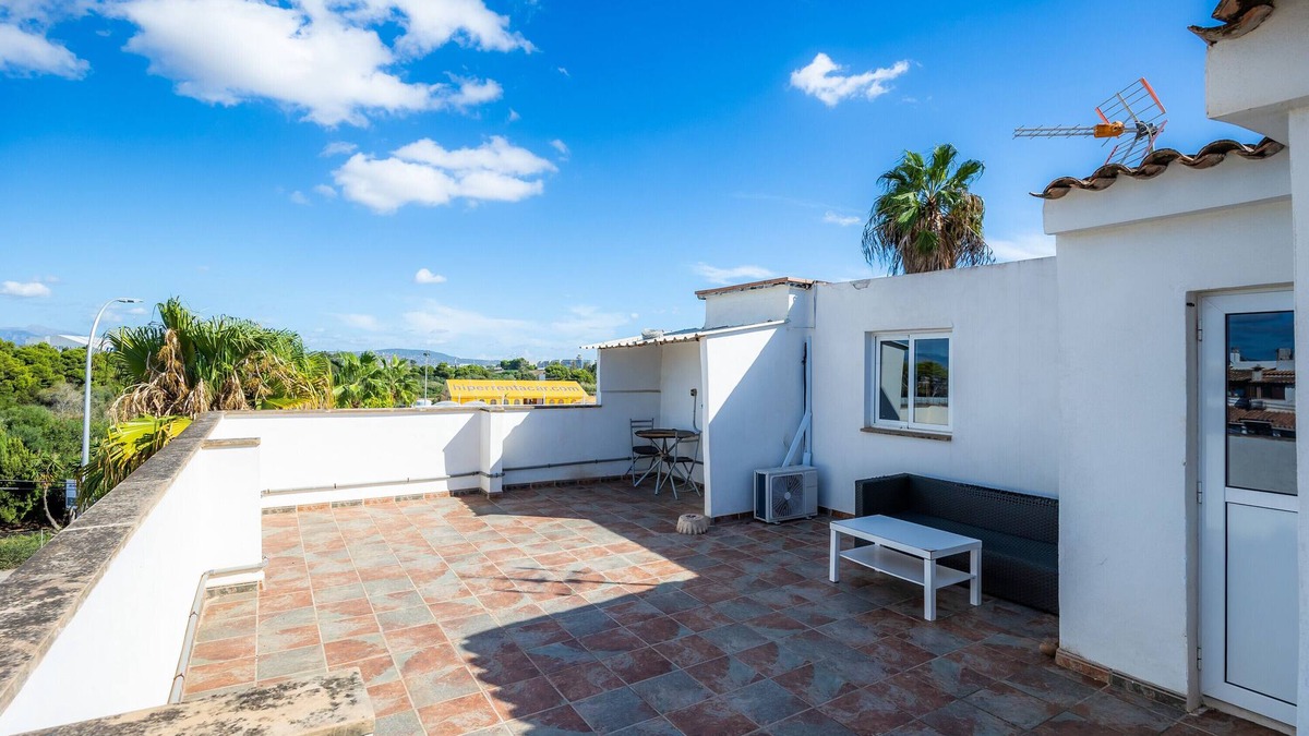 Can Pastilla Apartment | Penthouse Room Nº12 with Shared Terrace, Wi-Fi and Air Conditioning