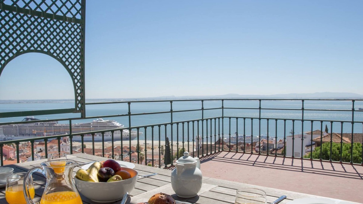 Santa Maria Maior Apartment | Penthouse Terrace 360º Lisbon View by LovelyStay