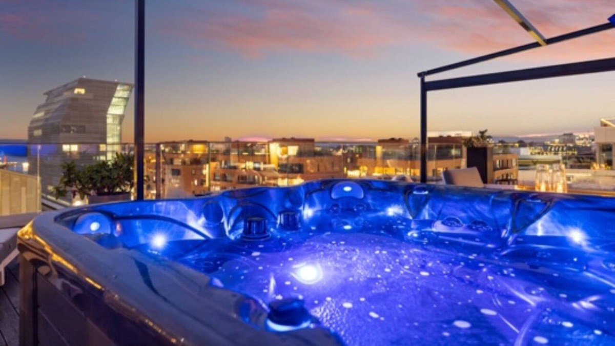 Gamle Oslo Apartment | Penthouse with jacuzzi on 170sqm balcony
