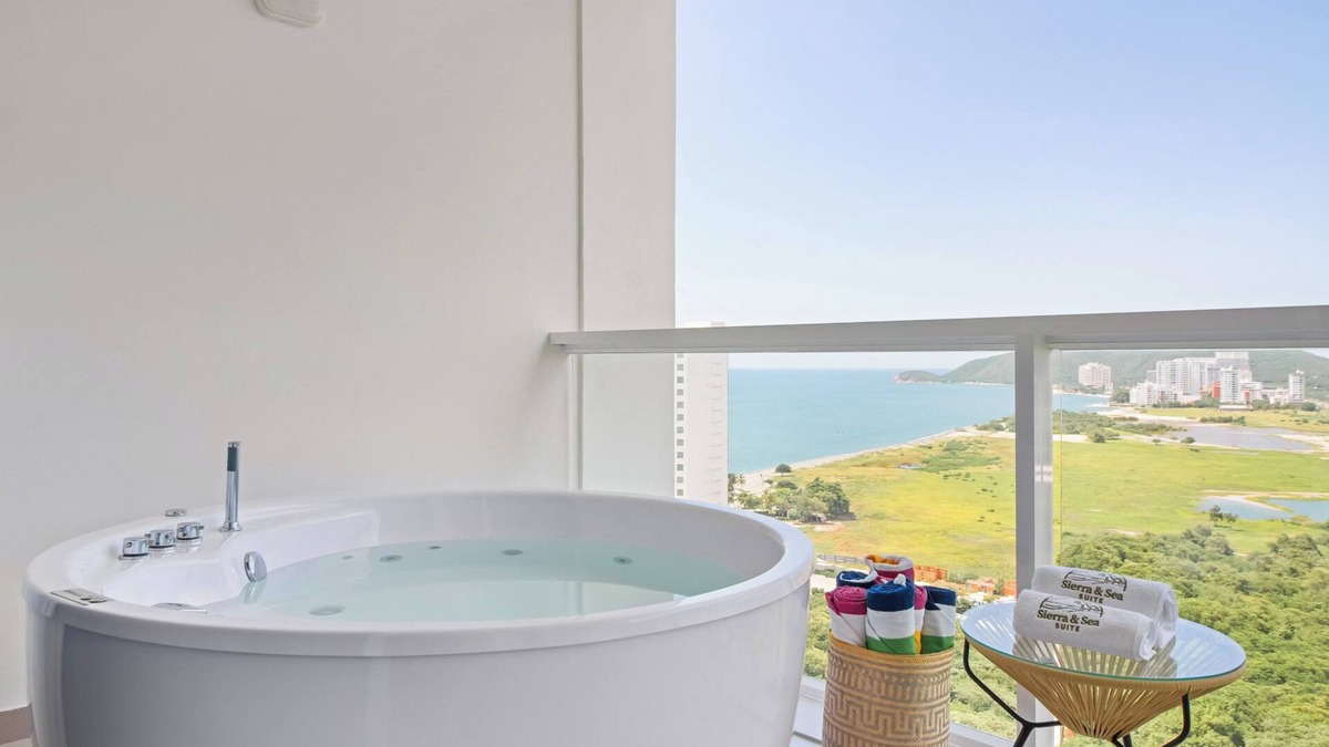 Santa Marta Apartment | Penthouse with Private Jacuzzi, Stunning Beach & Mountain Views – 2 min to Beach
