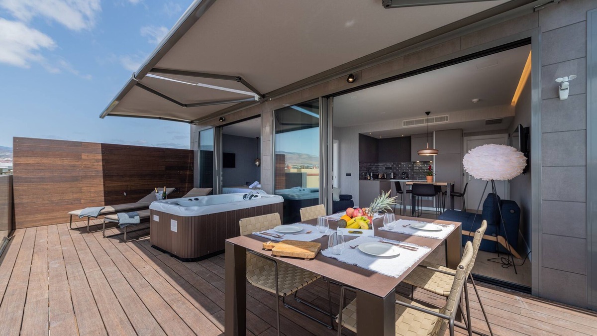 Melenara Apartment | Penthouse with Private Jacuzzi