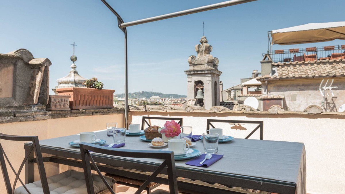 Rione III Colonna Apartment | Penthouse with Terrace, Pantheon and 360° City views! Walk to all attractions