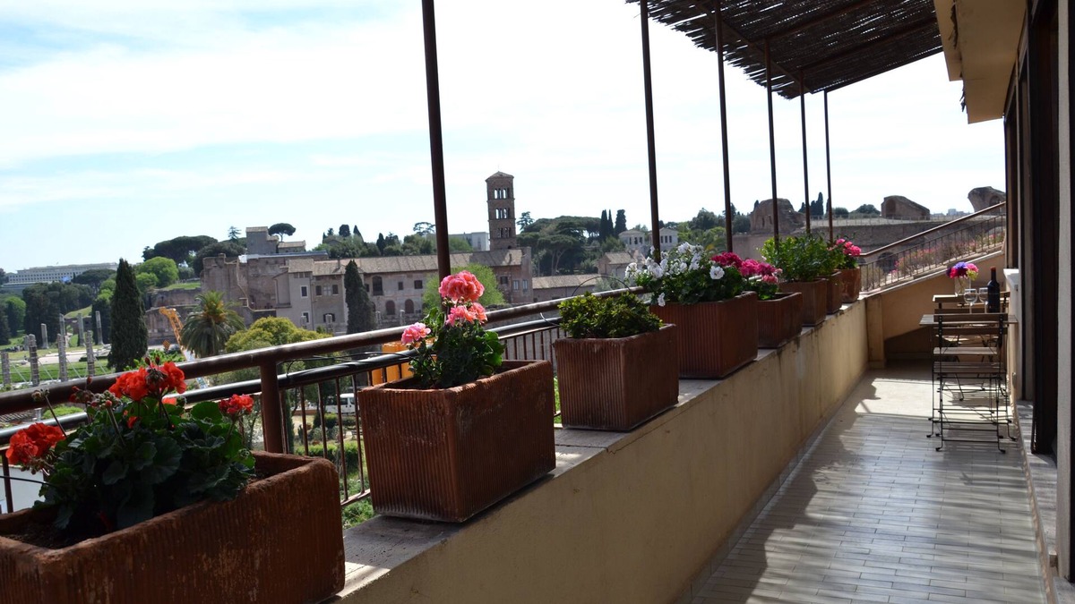 Monti Apartment | PENTHOUSE WITH VIEW NEAR THE COLOSSEUM
