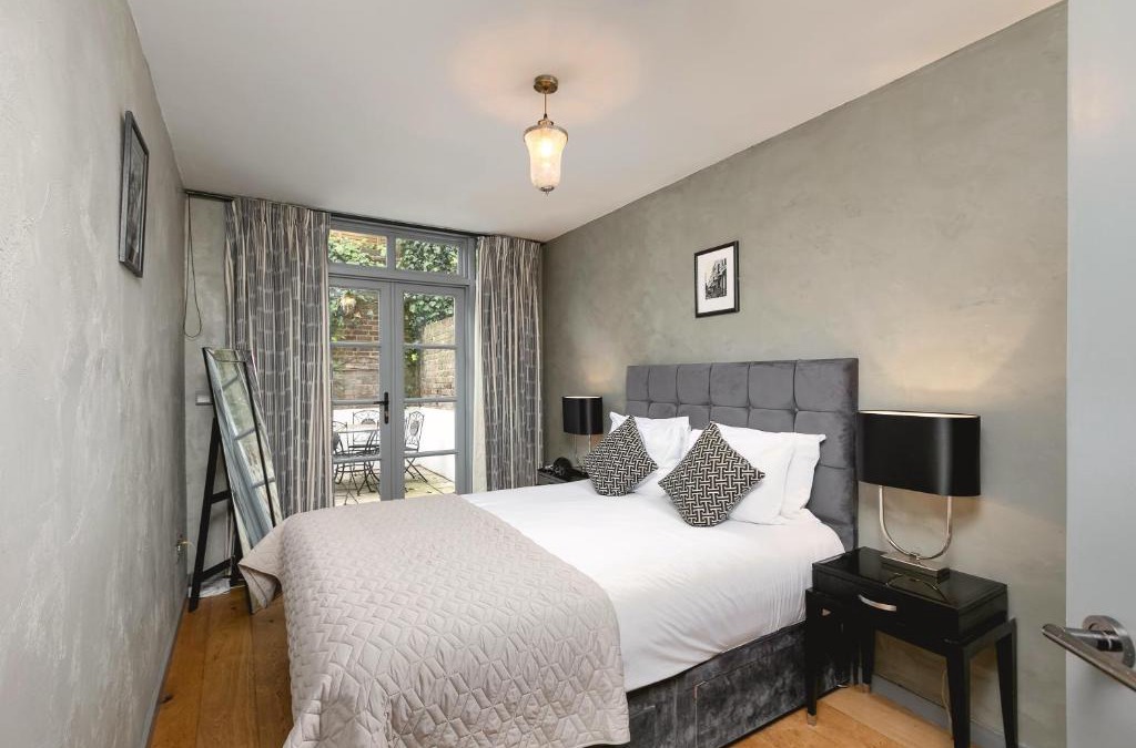 Golborne Apartment | PenthouseStays nr Notting Hill - Luxury 2 Bedroom King Bed Apartment - near Portobello Road
