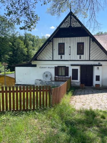 Duba House | Penzion Černý Mlýn