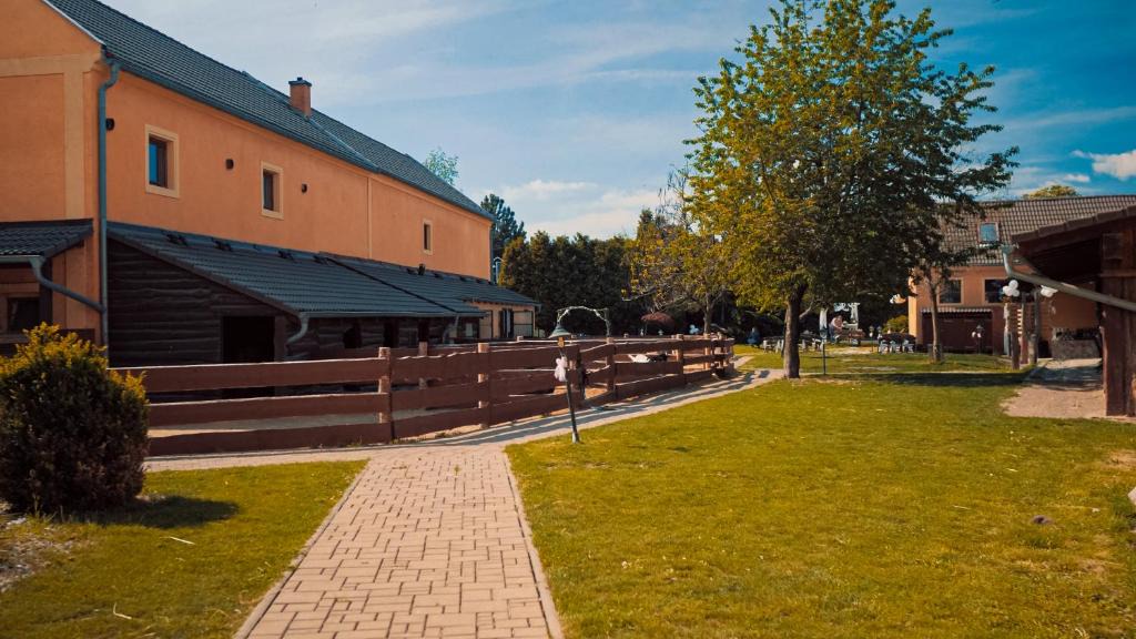 Branany House | Penzion Selský dvůr Braňany