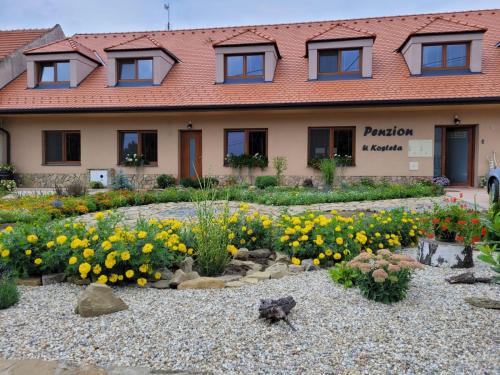 Kuzelov House | Penzion U Kostela
